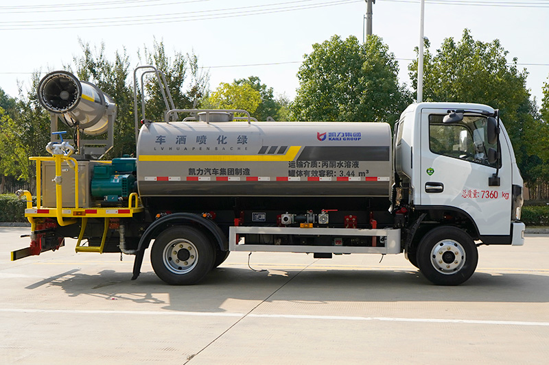D6   5方洒水、雾炮车